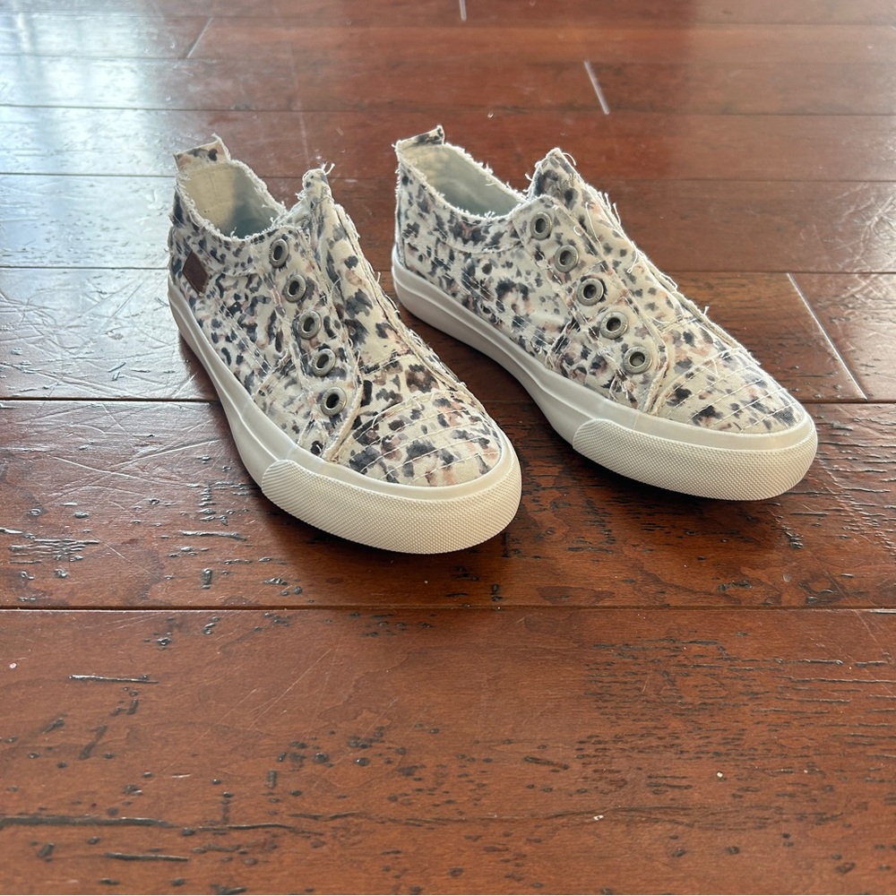 NEW Blowfish Malibu Canvas Sneakers Womens 7 Leopard Animal Print Cheetah White